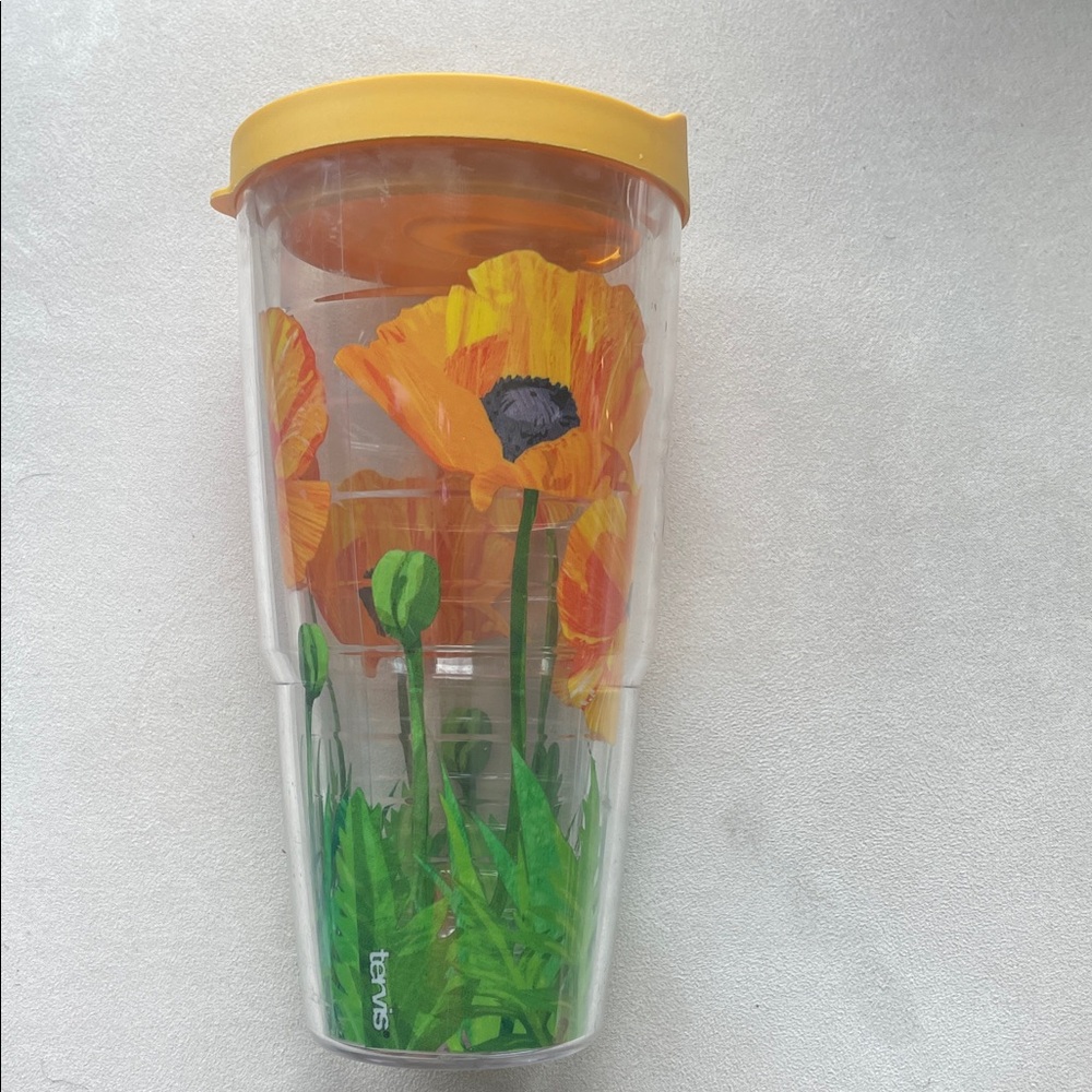 Tervis Poppy Tumbler with Bright Yellow Lid
